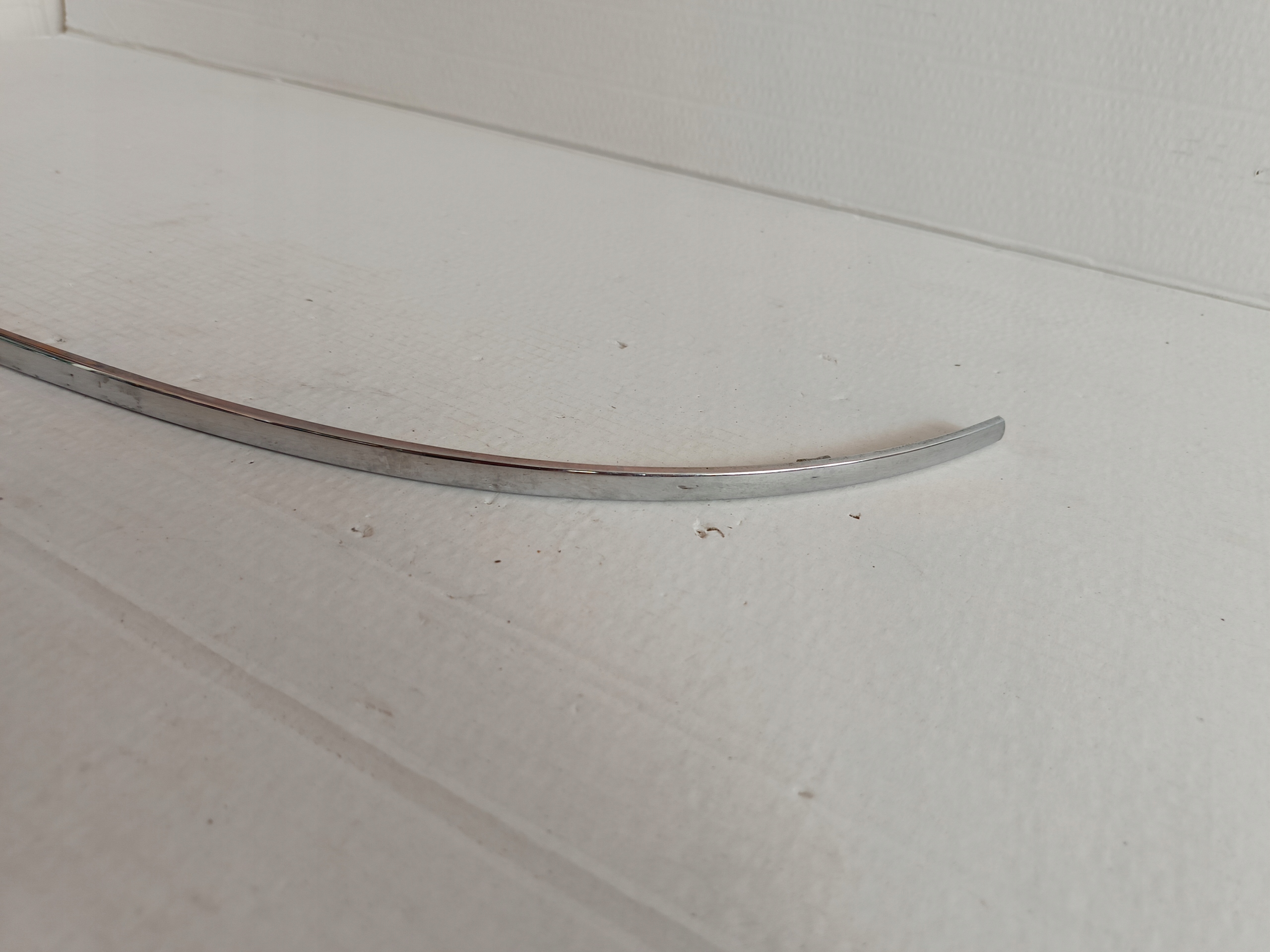 Chrom lijst achterbumper links A2048851521 Mercedes W204 image 3