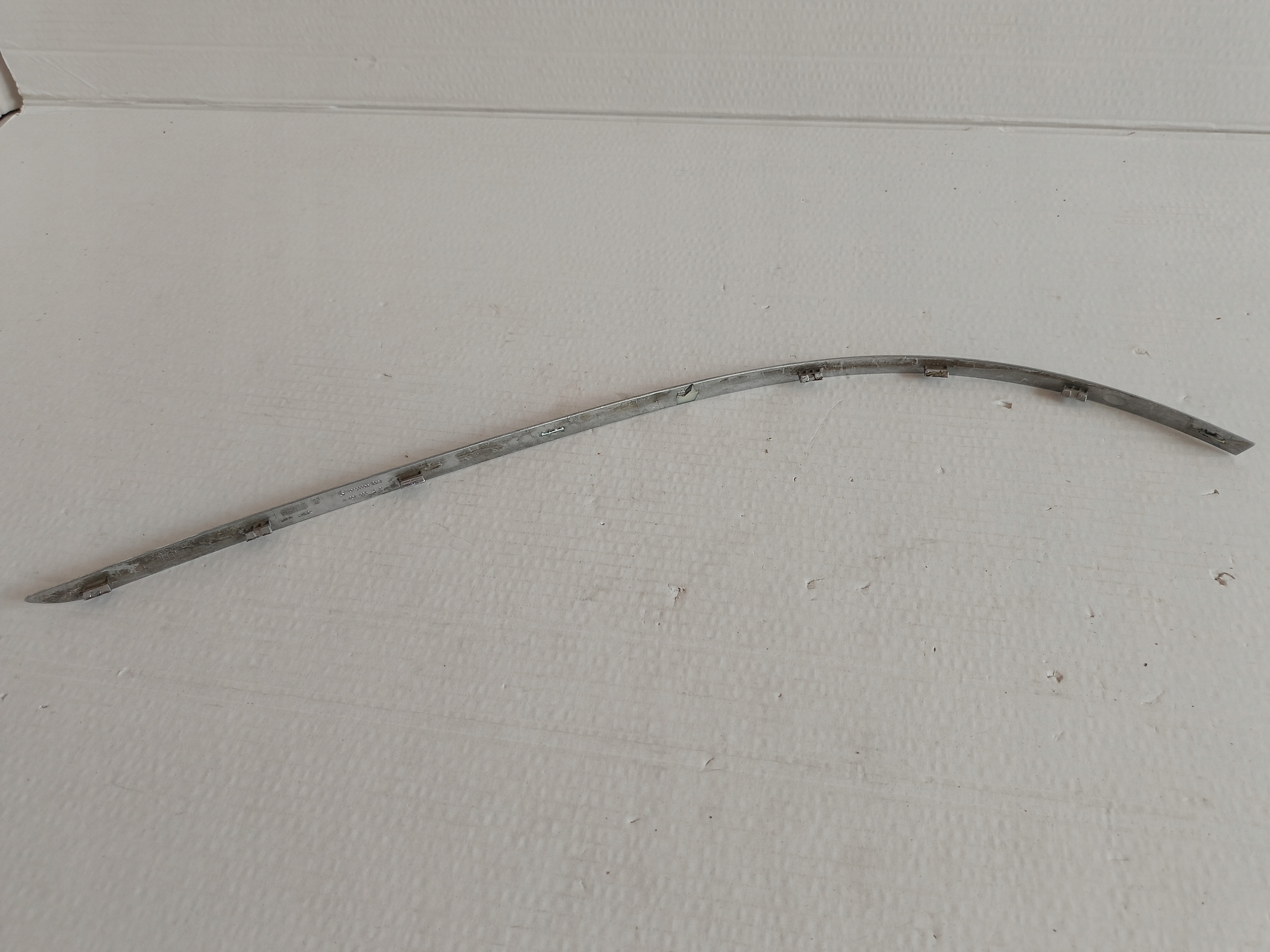 Chrom lijst achterbumper links A2048851521 Mercedes W204 image 6