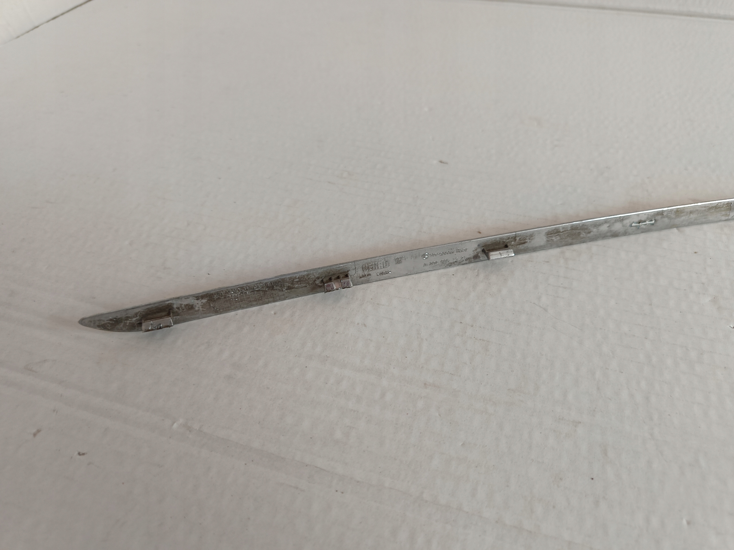 Chrom lijst achterbumper links A2048851521 Mercedes W204 image 7