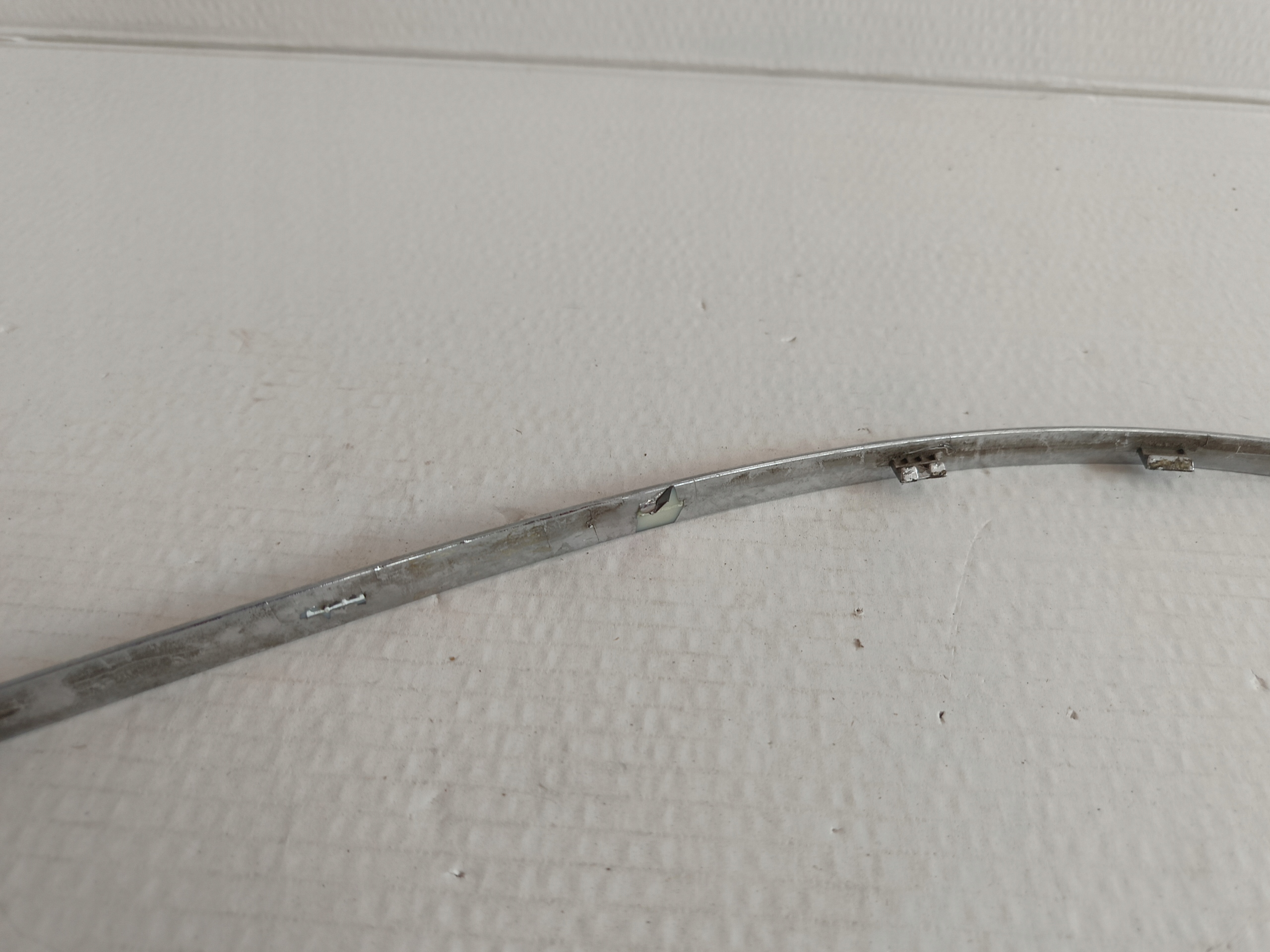 Chrom lijst achterbumper links A2048851521 Mercedes W204 image 8