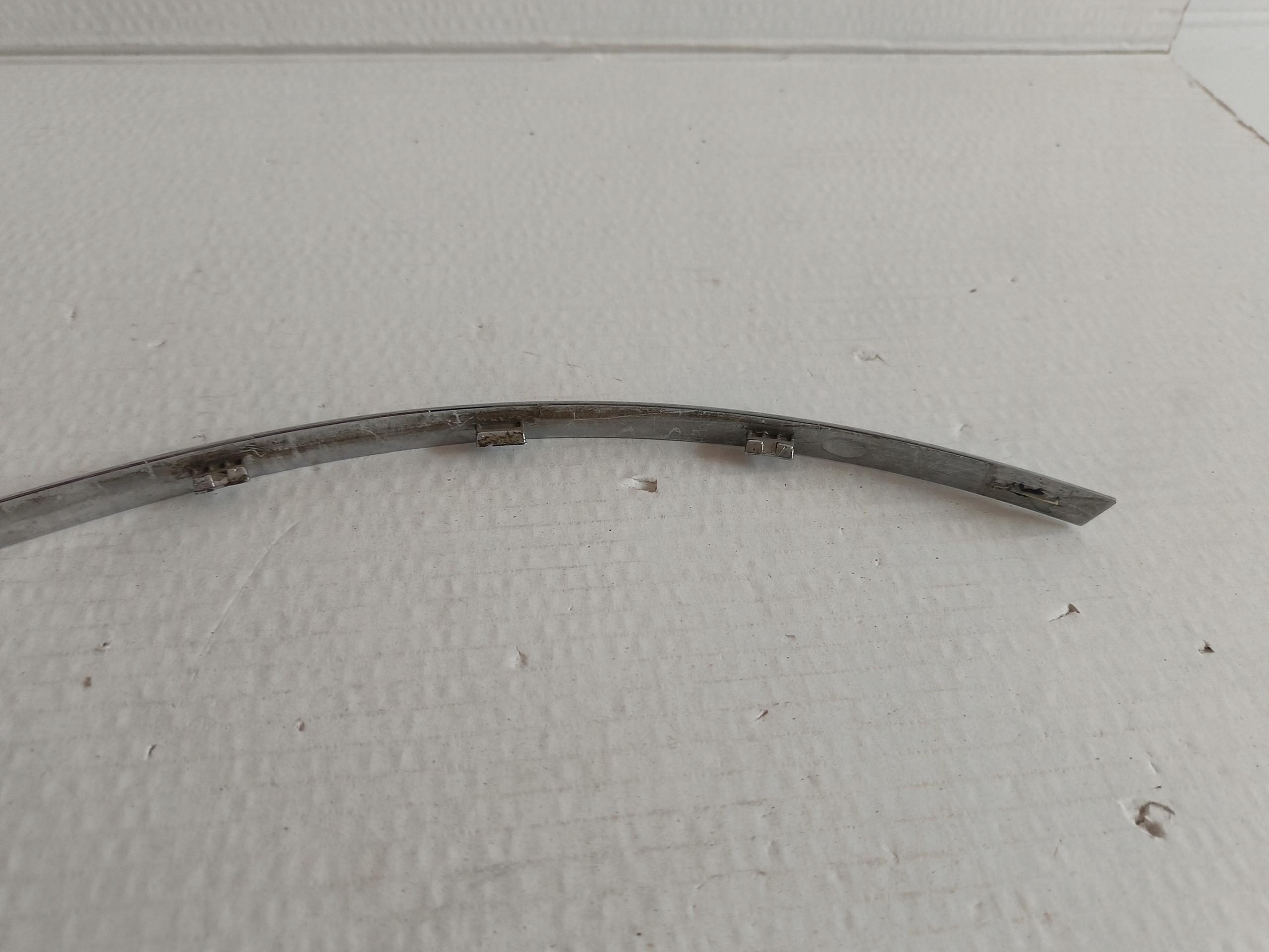Chrom lijst achterbumper links A2048851521 Mercedes W204 image 9