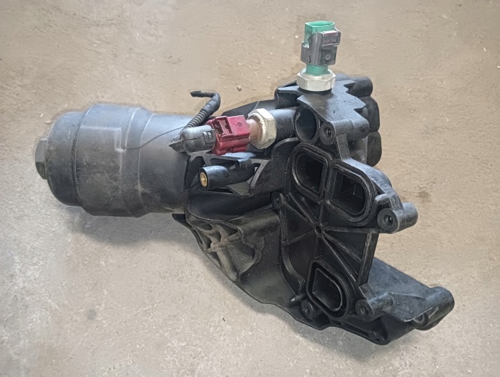 Öljynsuodattimen kotelo VW Audi Seat Skoda 2.0 TDI | 03N115389H 8K0973782D