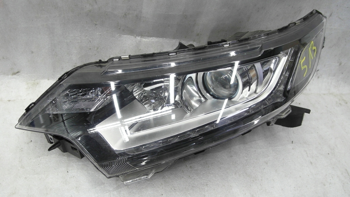 Mitsubishi Outlander 2015- Front Left Headlight image 2