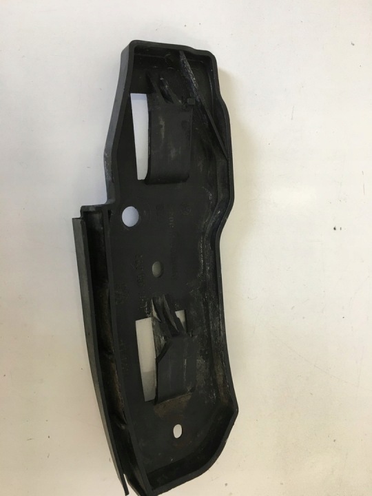 VW PASSAT B5 FL Bumper Slide Bracket Right Front 3B0807184E
