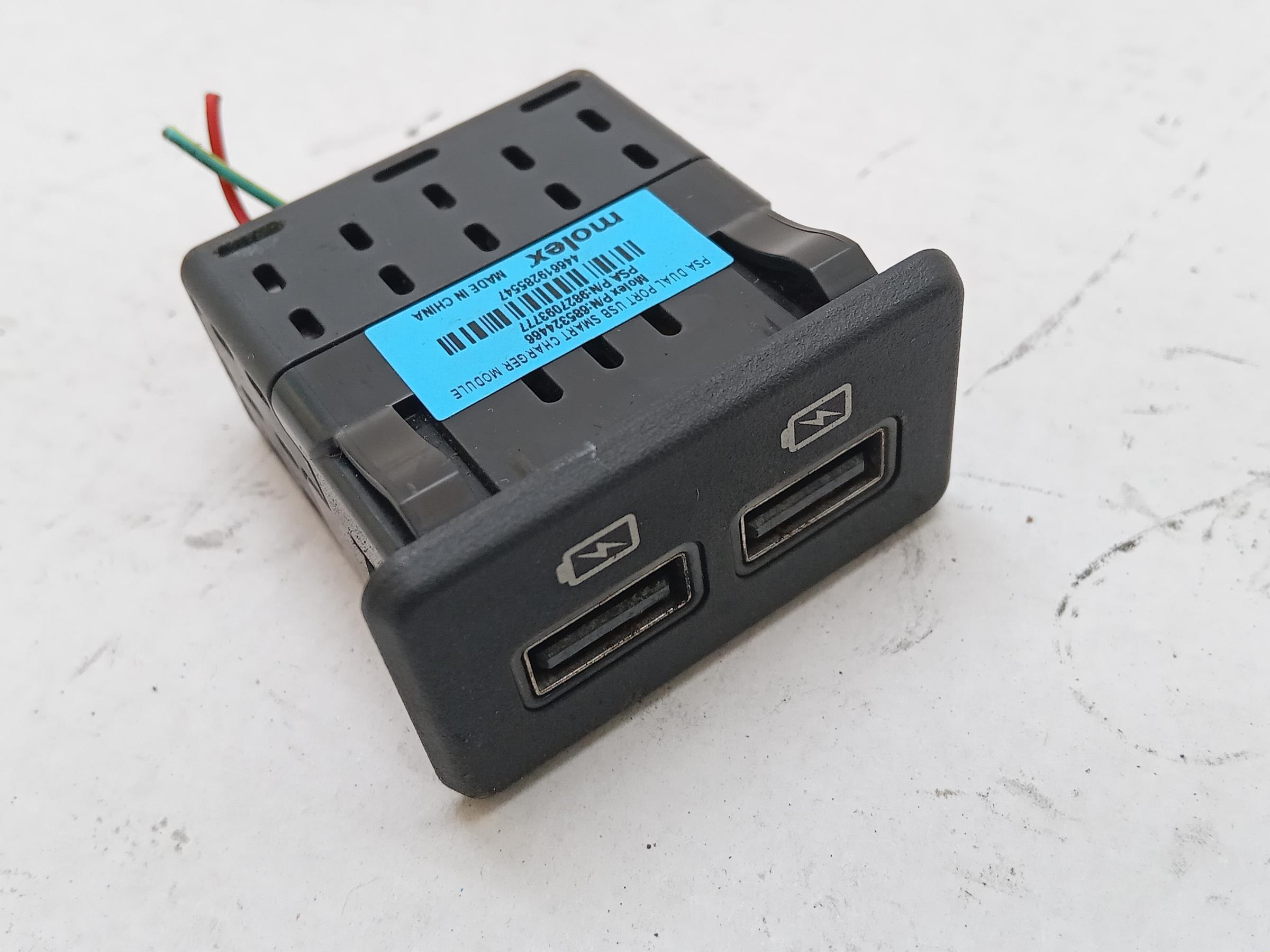Tomada USB Peugeot 508 II image 2