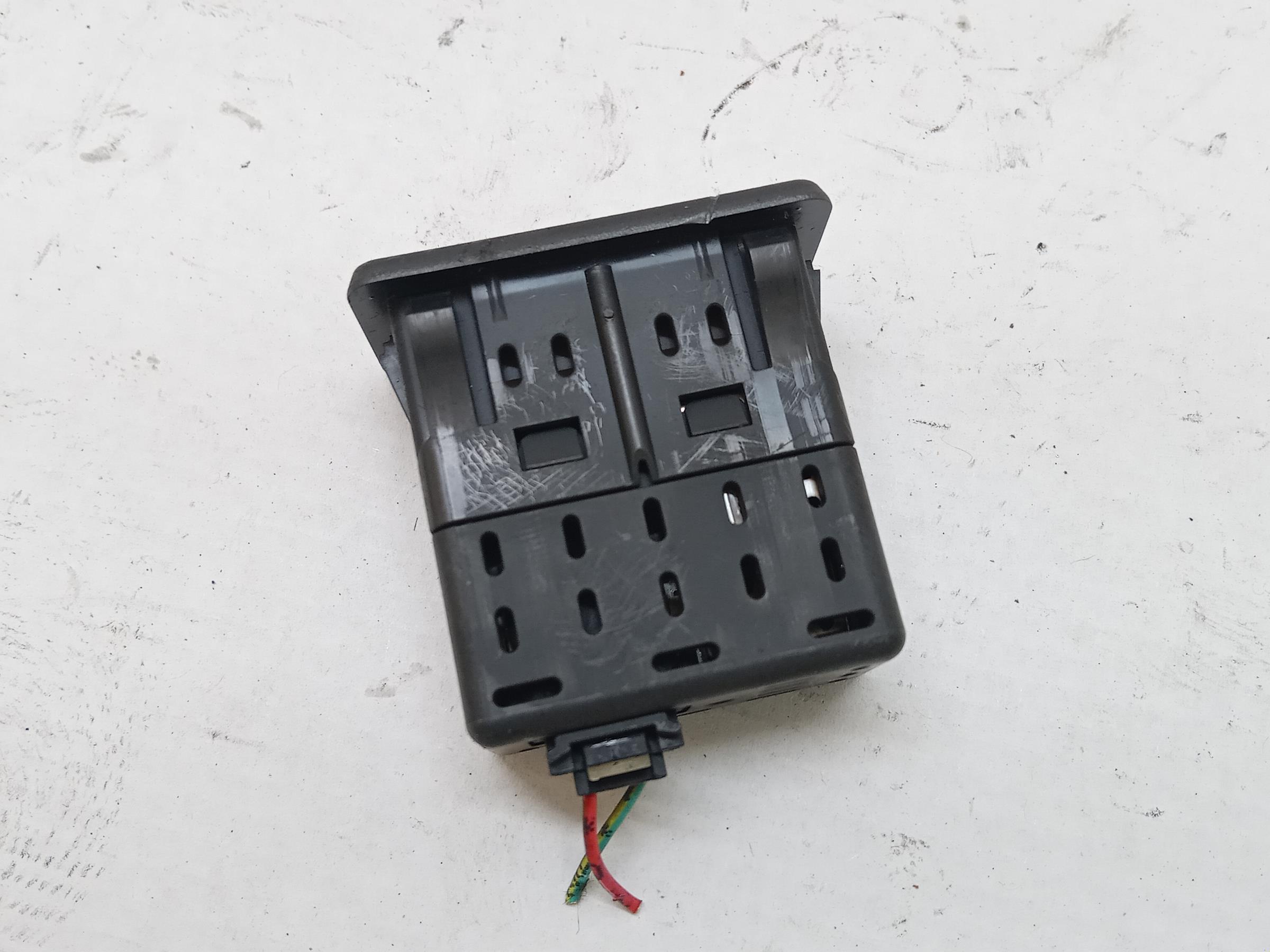 Tomada USB Peugeot 508 II image 4