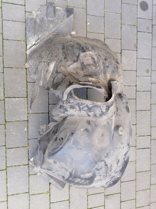 Vasen etulokasuoja Mercedes C Luokka W204 2046981330
