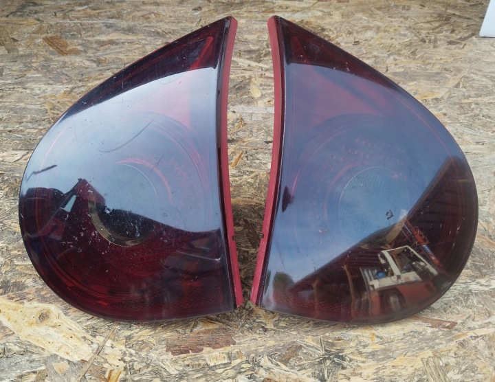 VW GOLF V HB achterlichten rechts links in klep 1K6945093F 1K6945094F