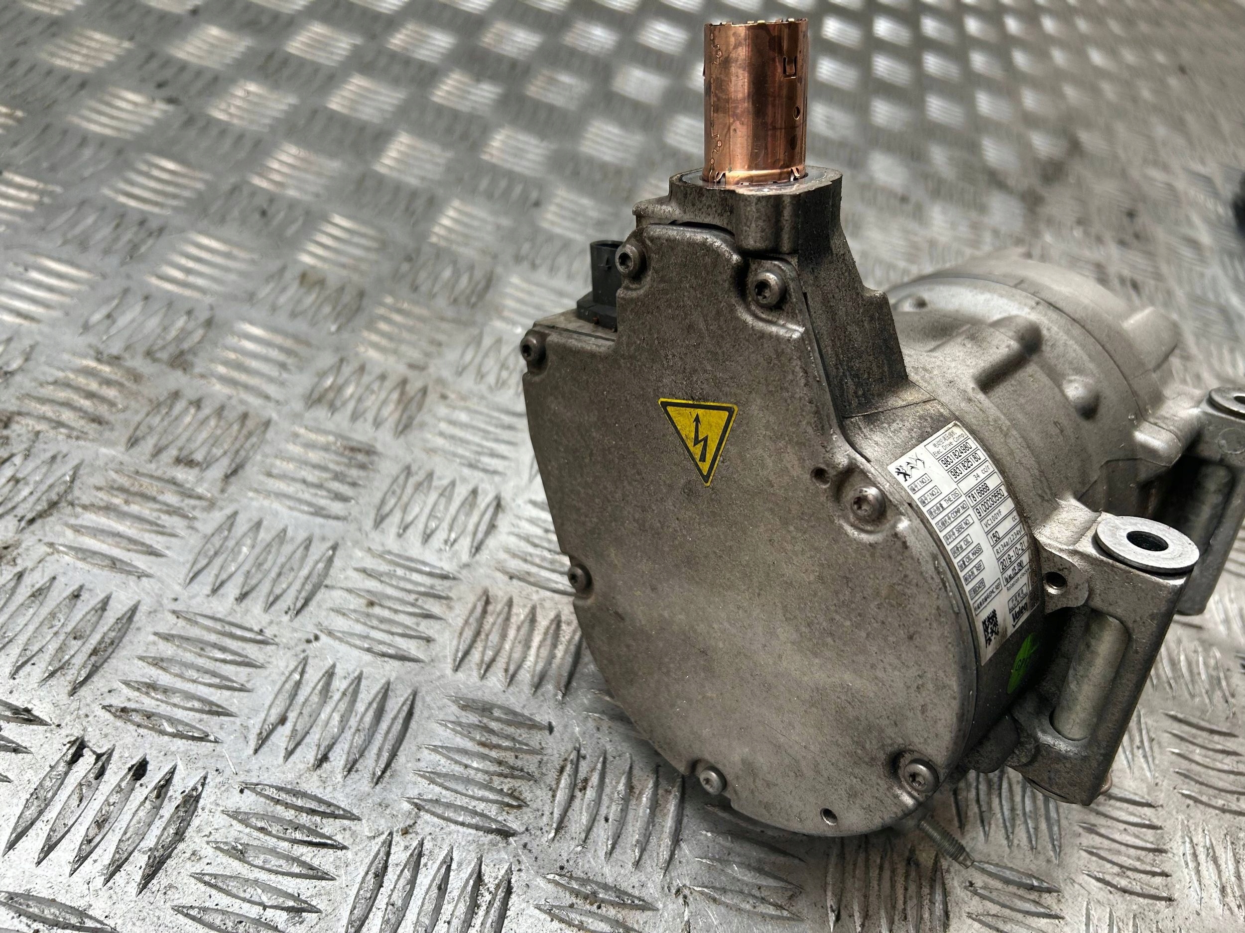 Compressor de Ar Condicionado Peugeot 508 II 2018-> 1.6 THP Hybrid 9831824980