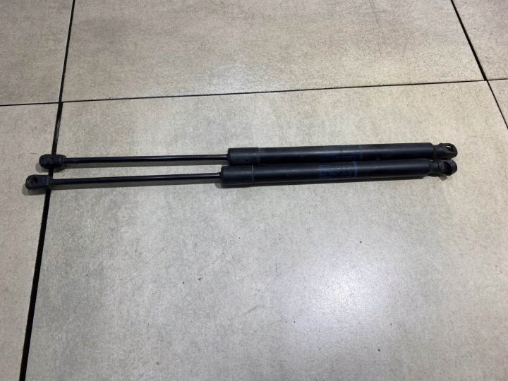 AUDI Q7 4L Takaosan luukut teleskooppitoimilaitteet 4L0827552F