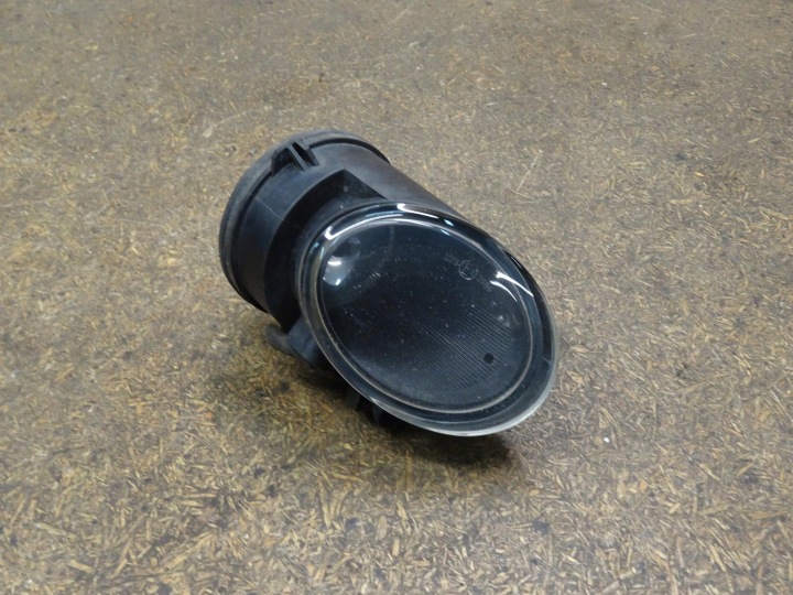 AUDI TT 8J halogeeni oikea etu 8J0941700 0305080002