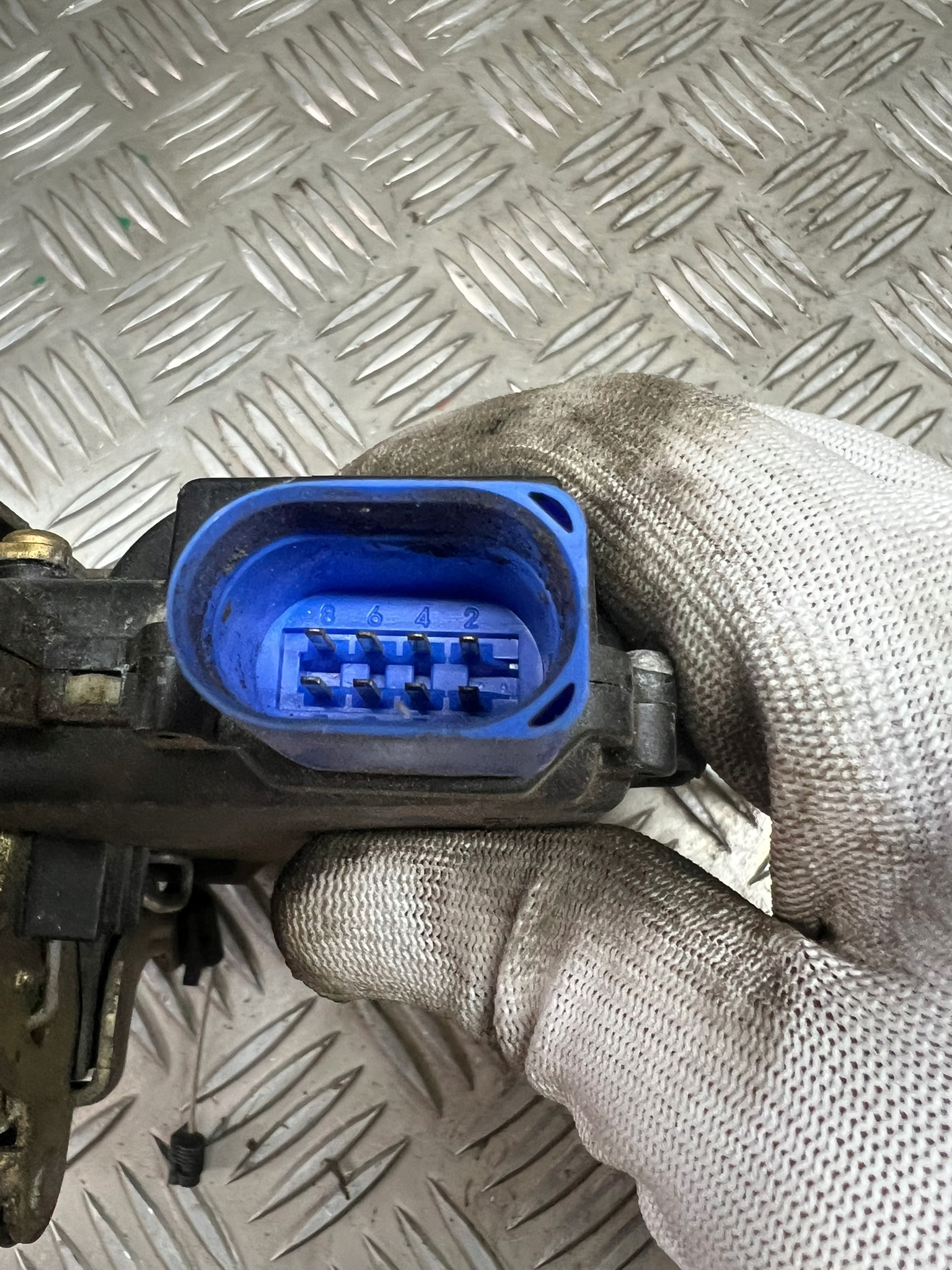 Dörrlås vänster fram Skoda Fabia I 3B1837015N image 3
