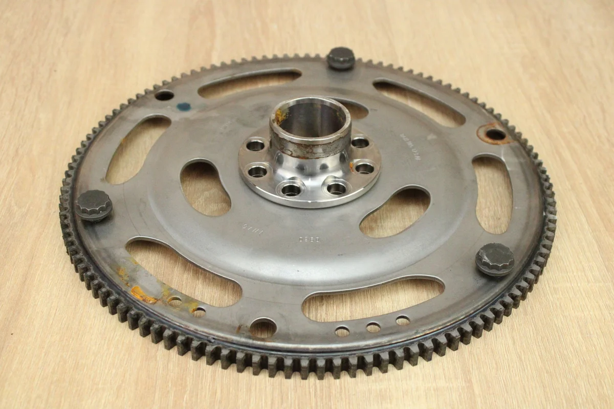Audi A4 B9 A5 F5 2.0 TFSI - vauhtipyörä