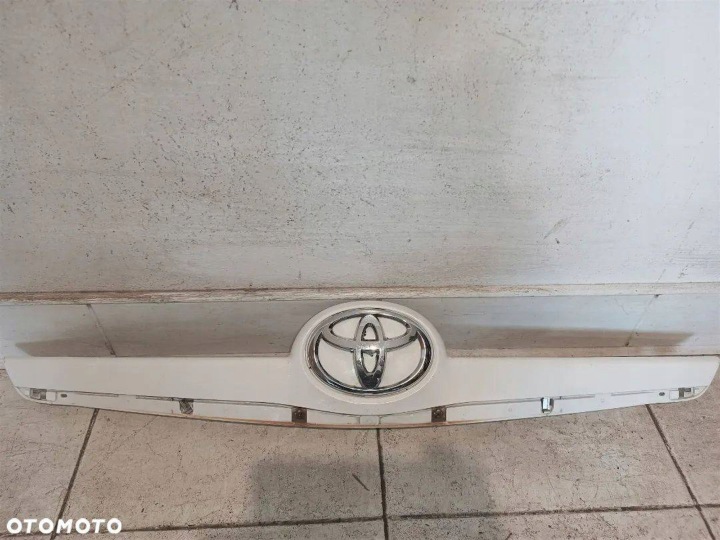 Toyota Verso II takaluukun listi merkki