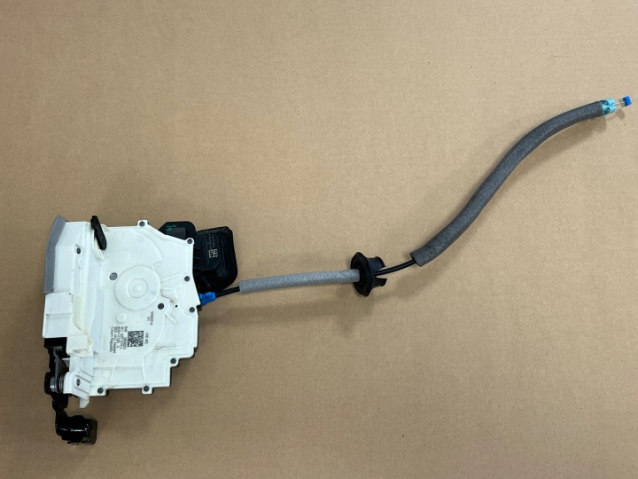 AUDI A6 A7 Q8 Türschloss links hinten 4K0839015S