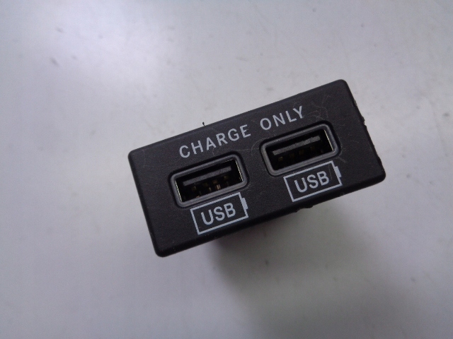 USB-latausportit Maserati Levante