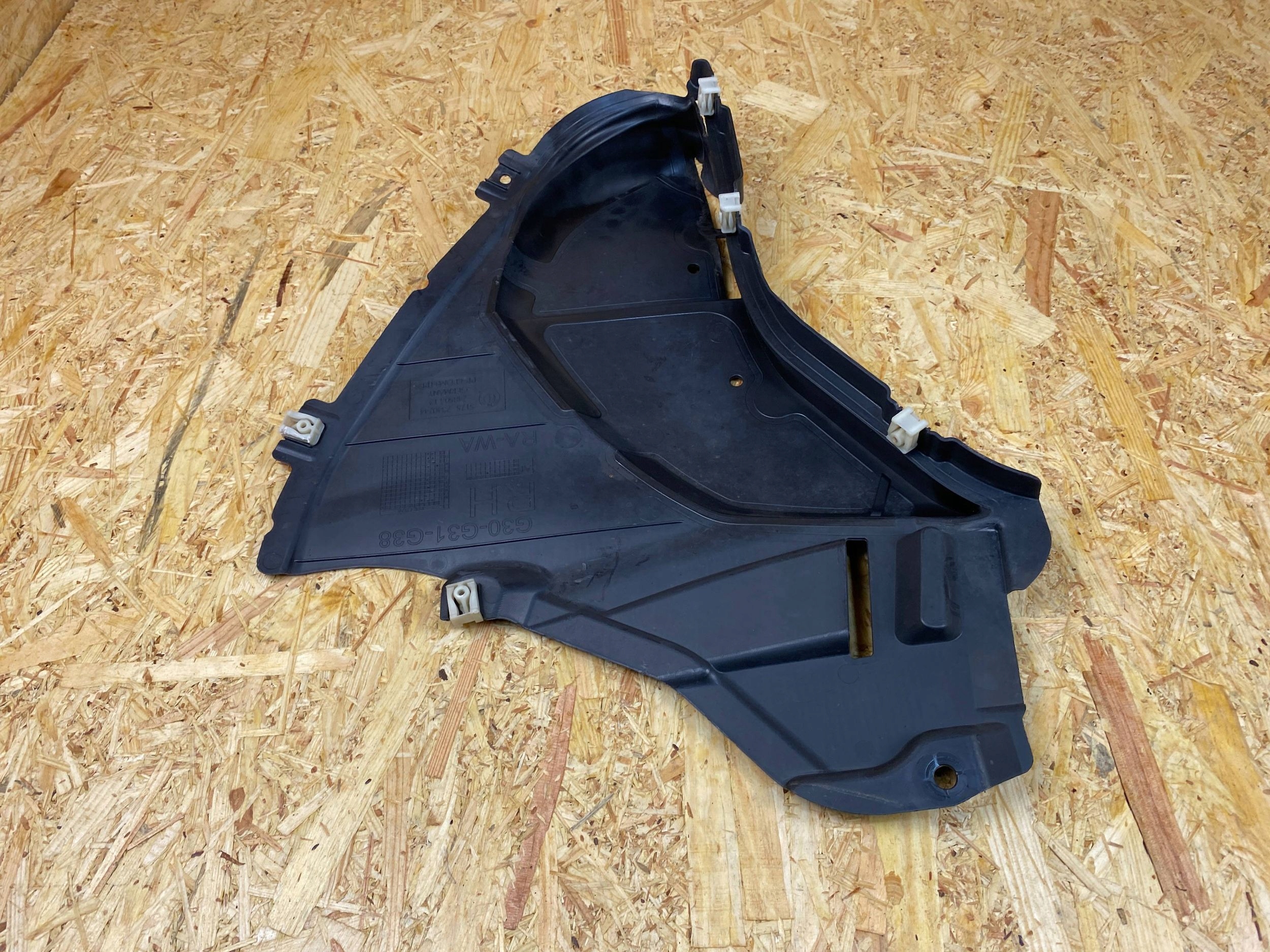 Triângulo para-choques BMW 5 G30 G31 Usado image 8