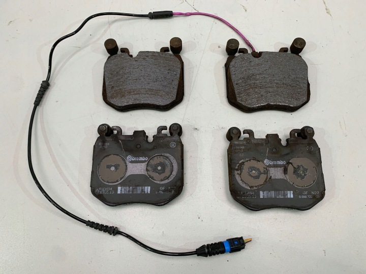 BMW 7 G70 G60 remblokken voor voorzijde 6898722