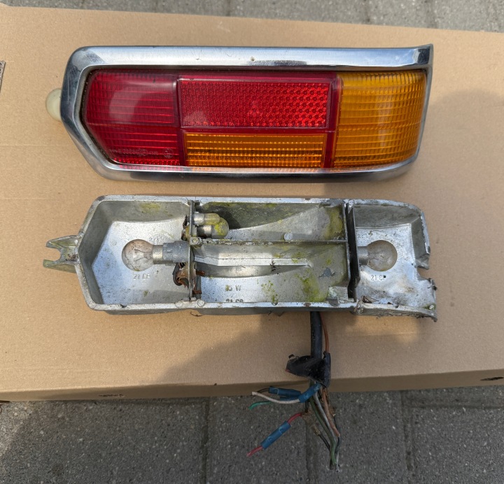 Takalokavalo Mercedes 1088260251 W108 alkuperäinen Euro oikea