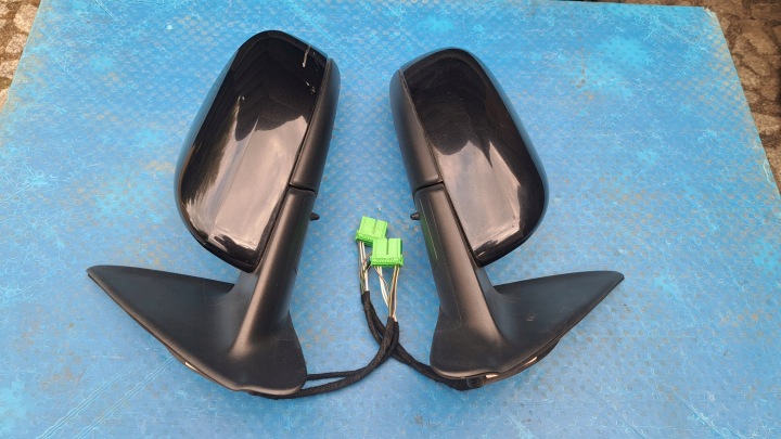 VOLVO S60 I V70 II LIFT 04- LUSTERKO PRAWE LEWE 7 PIN EUROPA 452-46 CZARNE