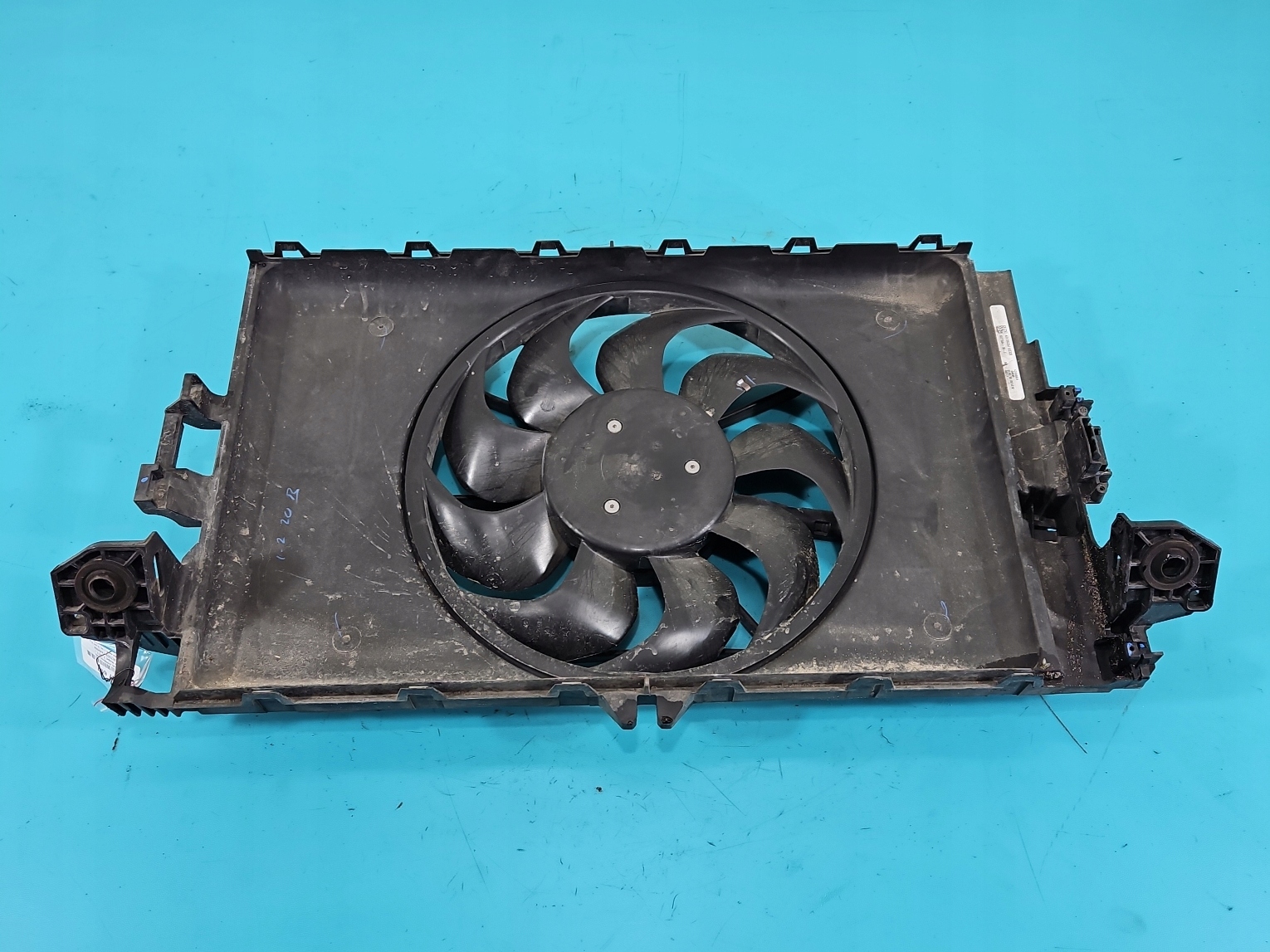 Tesla Model 3 20-23 jäähdyttimen tuuletin 1077084-00 1077081-00