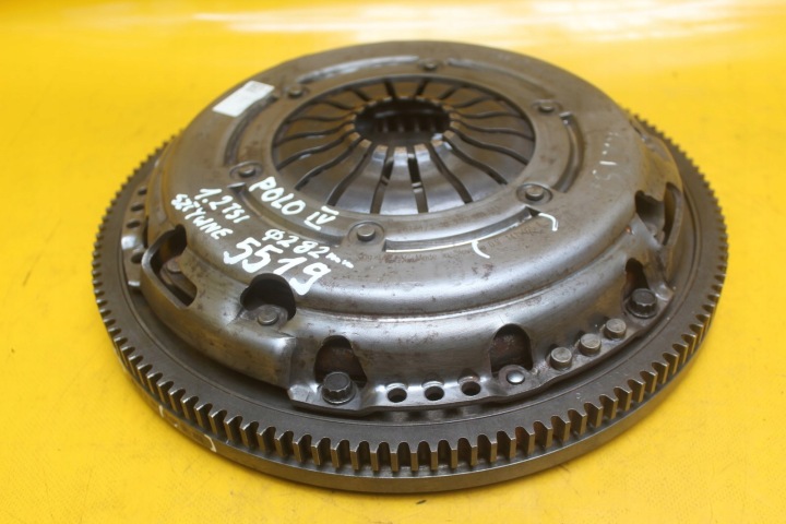 Kytkinlevy ja painelevy VW Polo IV Seat Skoda Audi 1.2 TSI CBZ 03F141025A