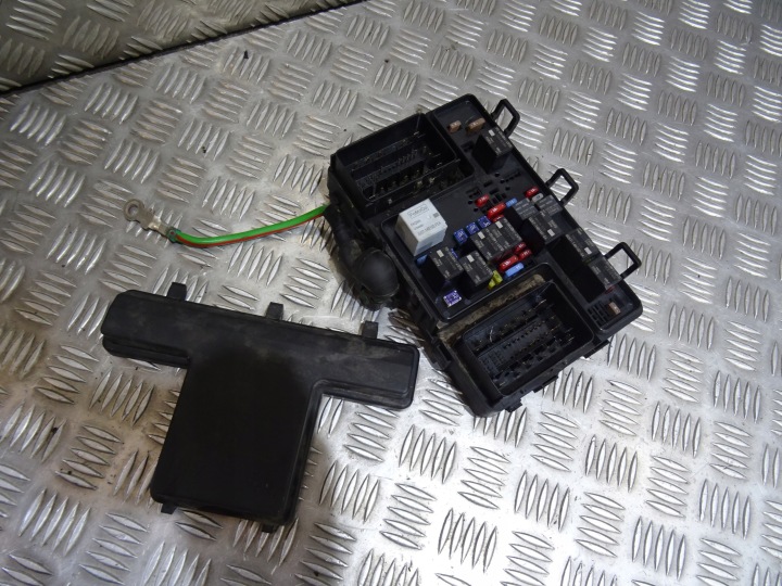 FORD S-MAX ST LIFT SULAKERELAATIKKO K2GT14D068