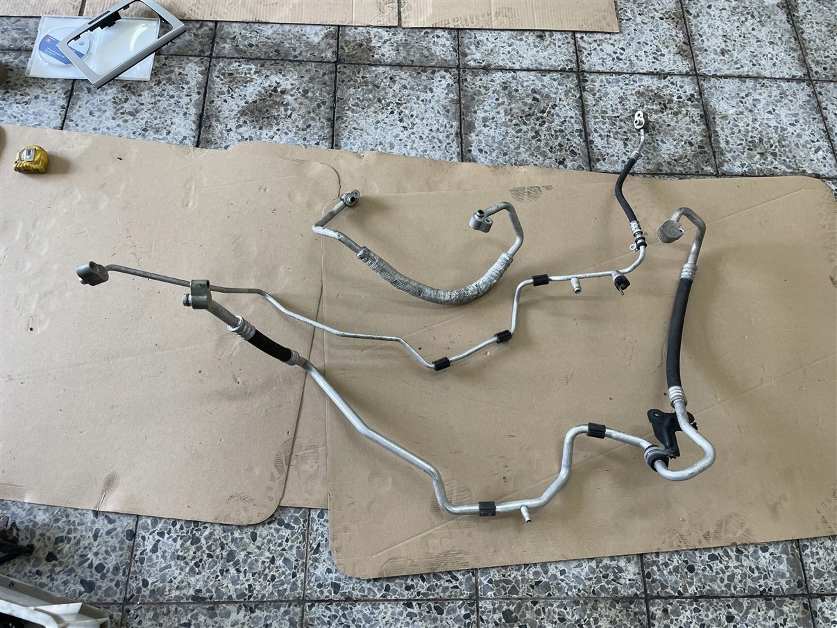 Slangen leidingen airco klimaat 1.4 TSI VW Passat B6 09R image 2