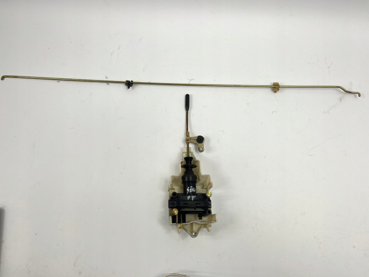 Aandrijving centrale deurvergrendeling rechtsachter sedan compleet Mercedes W124