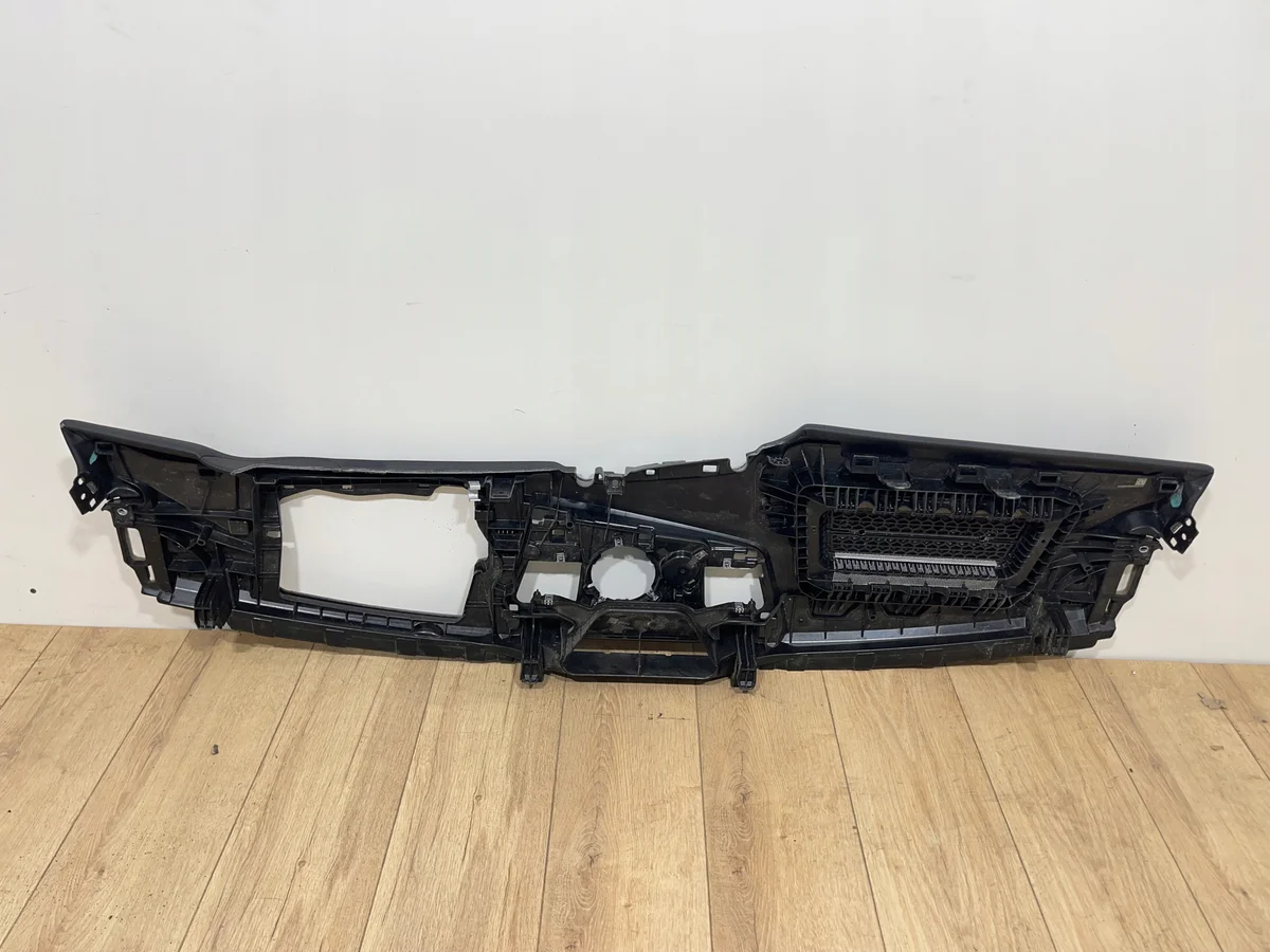 BMW 5 G60 G61 Kojelauta Nahka image 4