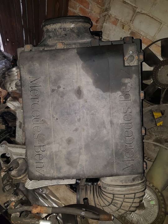 Mercedes Actros ilmansuodattimen kotelo A0040941104