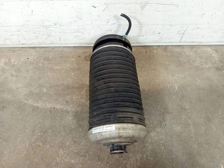 Takajousituksen tyyny oikea Audi A6 C7 farmari 15.1400-1214.3