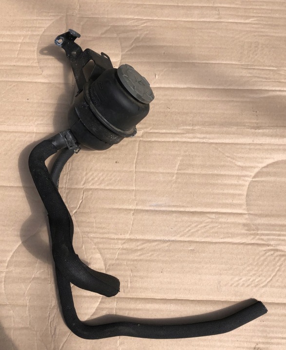 Audi A4 A8 Q5 RS5 öljysäiliö 4F0422371D
