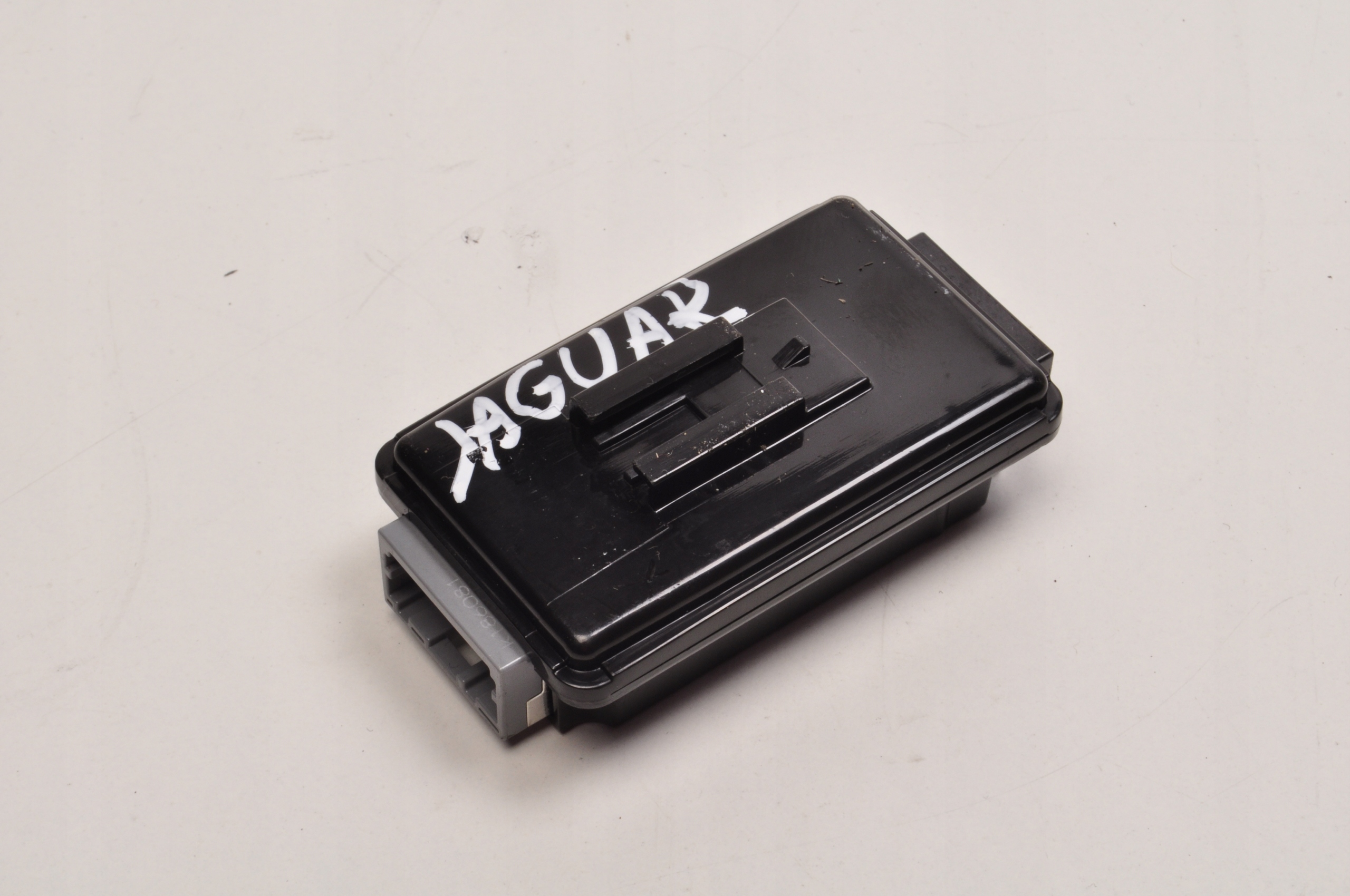 JAGUAR XF II Módulo Relé USB FW93-19010-CA image 3