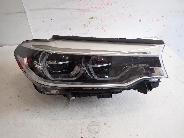 Front Right Headlight BMW 5 G30 G31 2018- FULL LED 8499122
