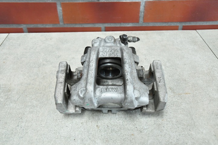 Jarrusatula oikea BMW 2 G42 3 G20 G21 6895222 294x22 13590km