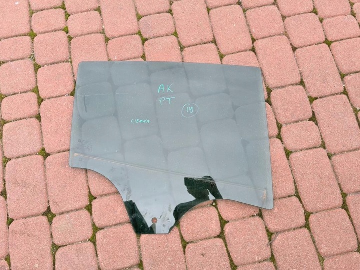 Takalasi oikea HB Opel Astra K V 2019
