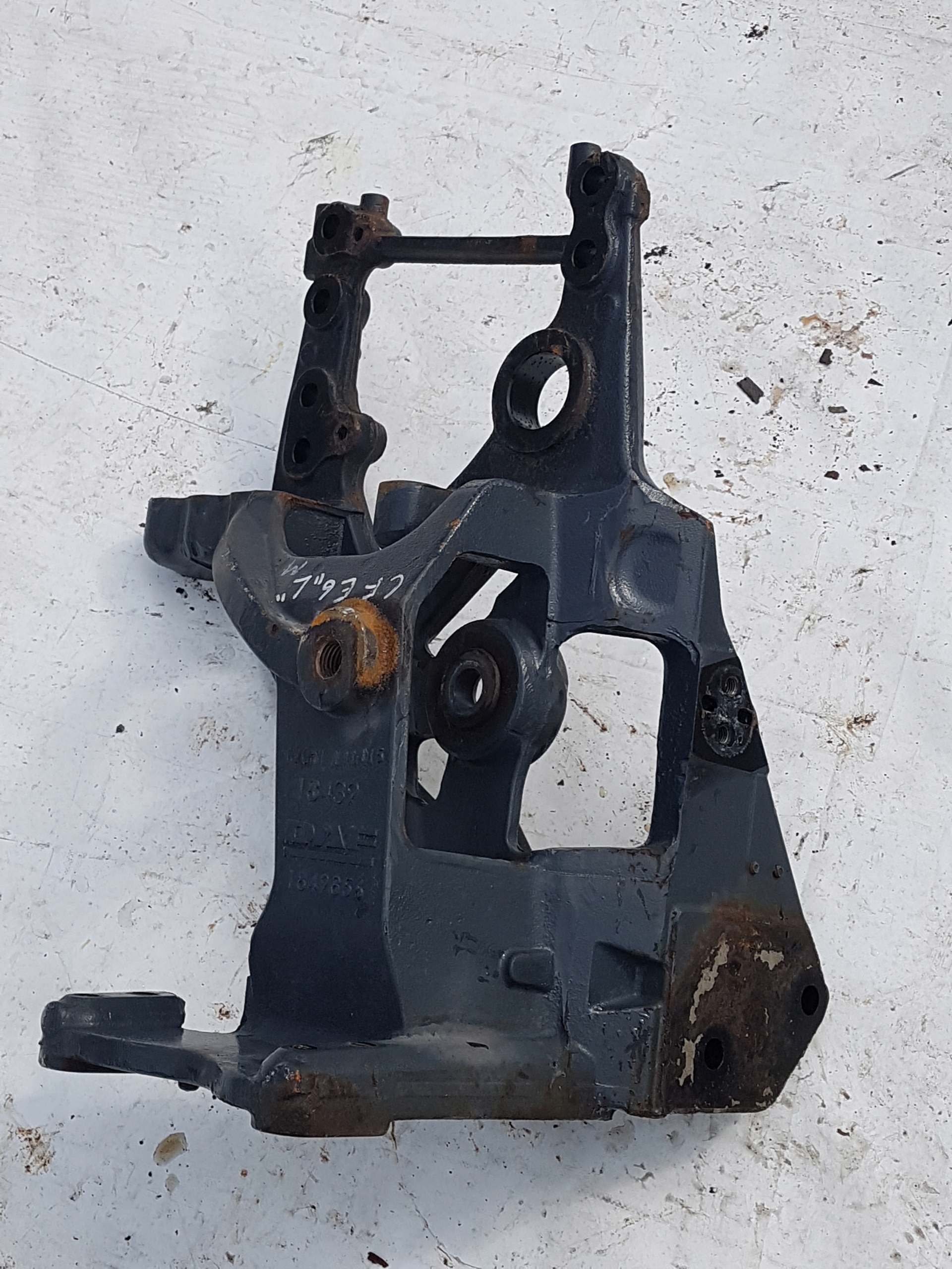 Supporto attacco sospensione anteriore LH DAF XF 106, CF Euro 6 Low Dec image 2