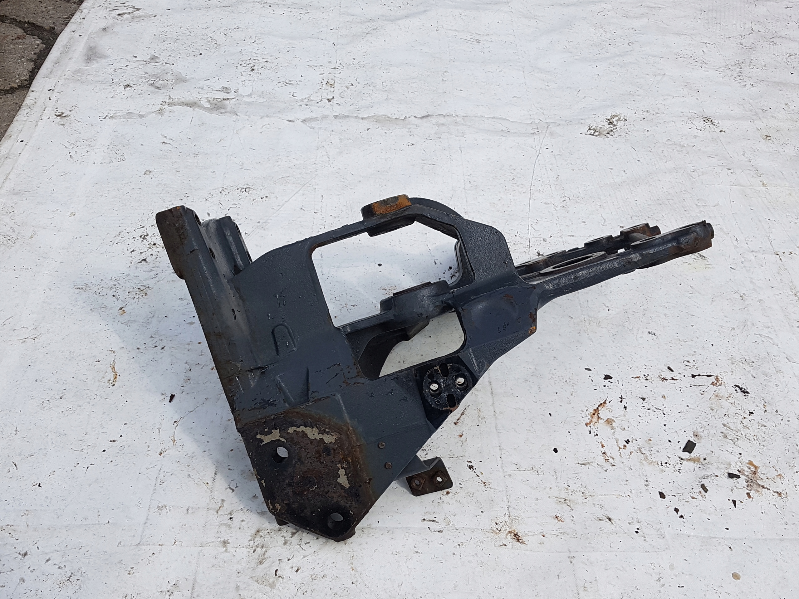 Supporto attacco sospensione anteriore LH DAF XF 106, CF Euro 6 Low Dec image 3