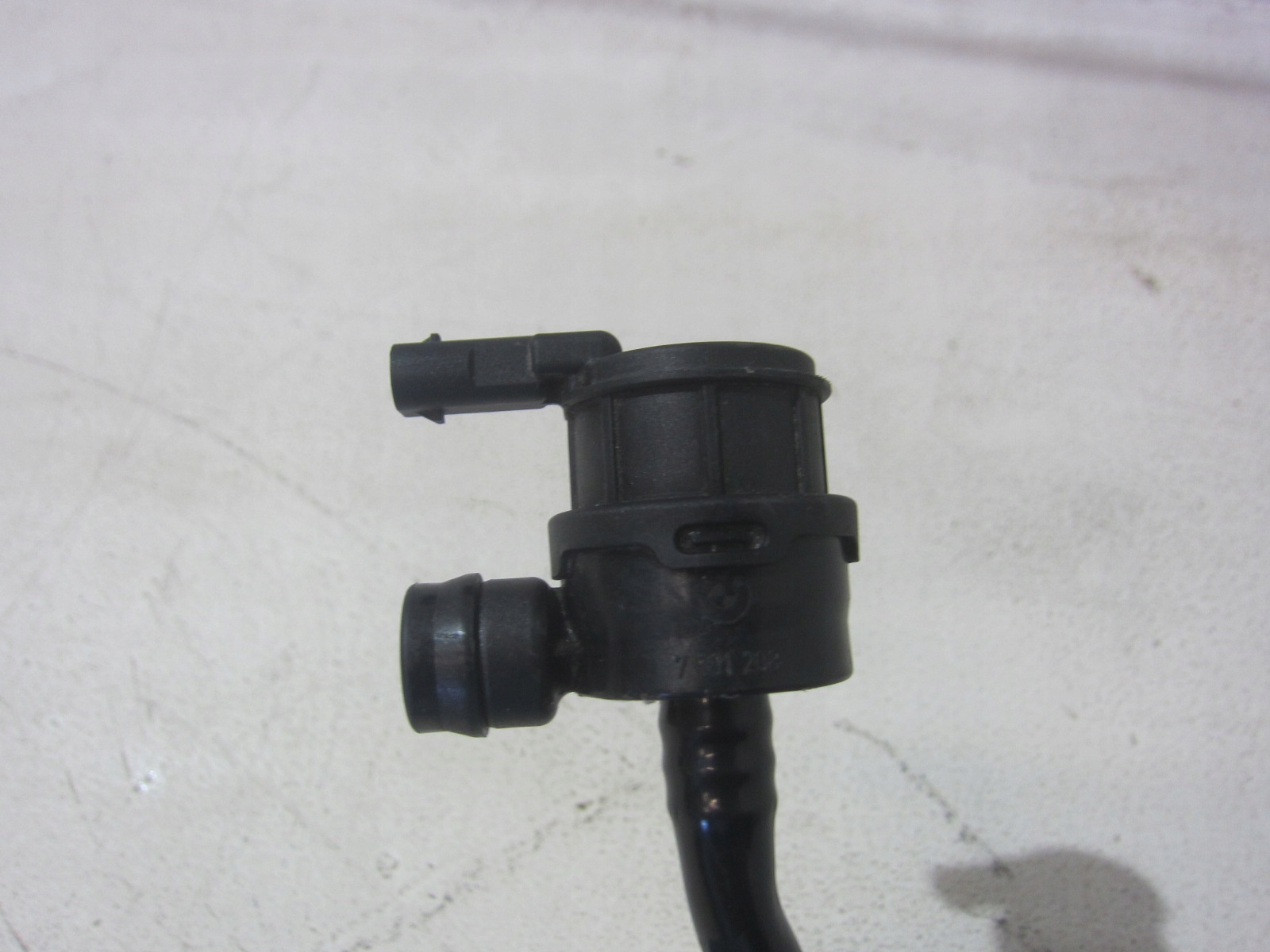 BMW X3 F25 F07 F10 F12 N55 Fuel Tank Vent Valve 13907636157 7636157
