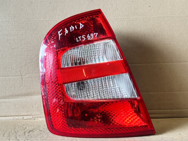 Linker achterlamp Skoda Fabia I 11-A314B 6Y6945257