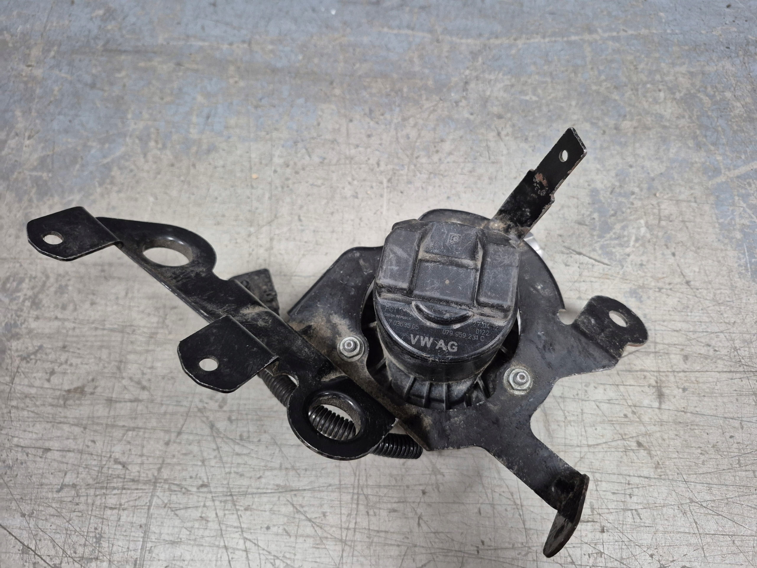 Ilmapumppu Audi A8 D4 4.0TFSI 079959231C image 3