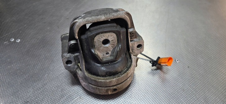 AUDI A4 B8 2.0 TFSI CDN PREDLIFT SUPPORTO MOTORE 8K0199381GQ