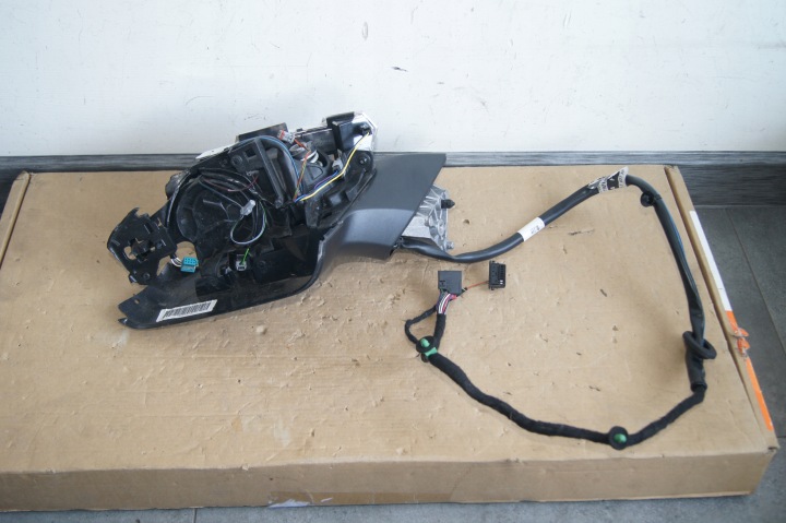 Skoda Enyaq vasen peili Eurooppa 15pin+2pin=17pin