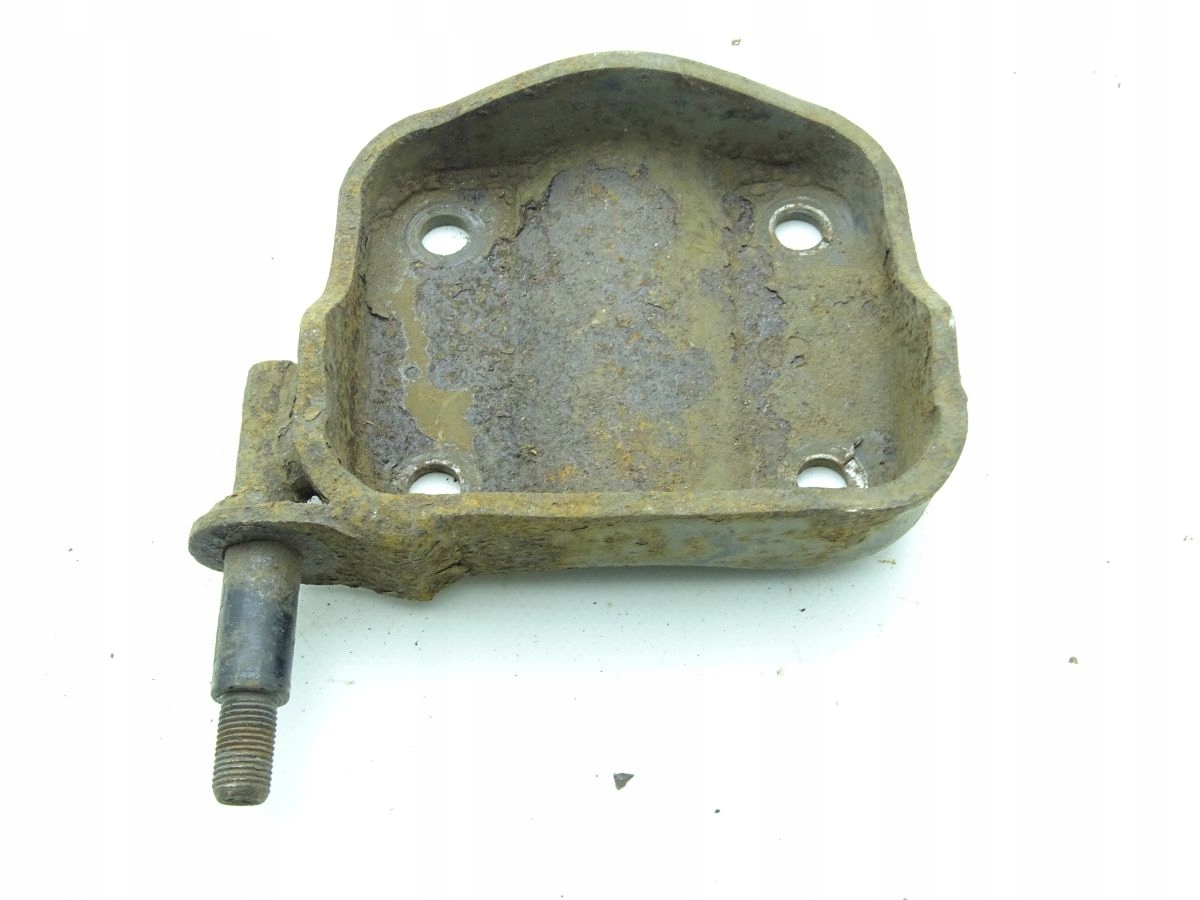 Nissan Navara D22 97-05 Iskunvaimentimen kiinnitys jousi vasen taka