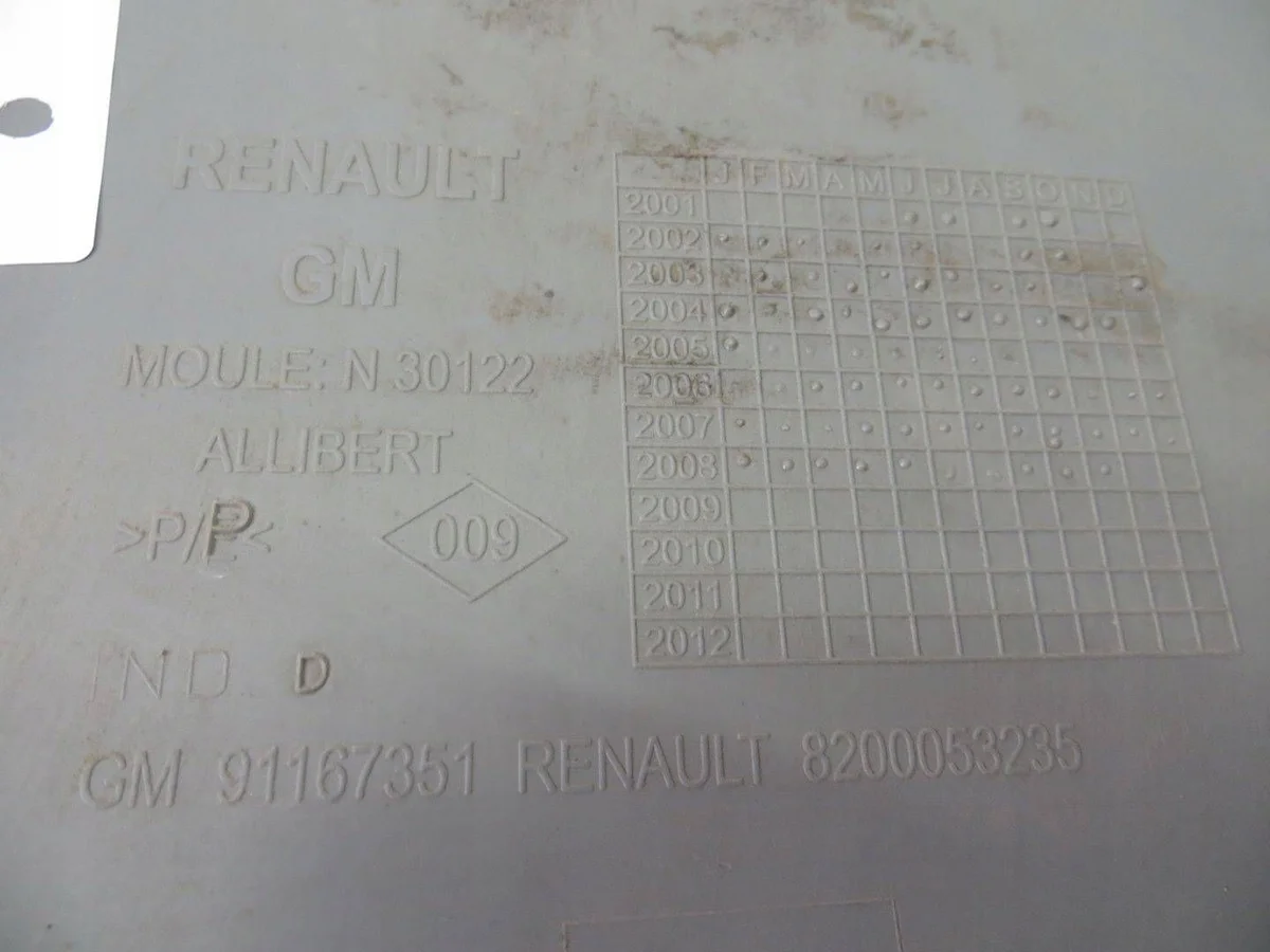 Renault Trafic Vivaro II verhoilu oikea takaosa 8200053235 image 5