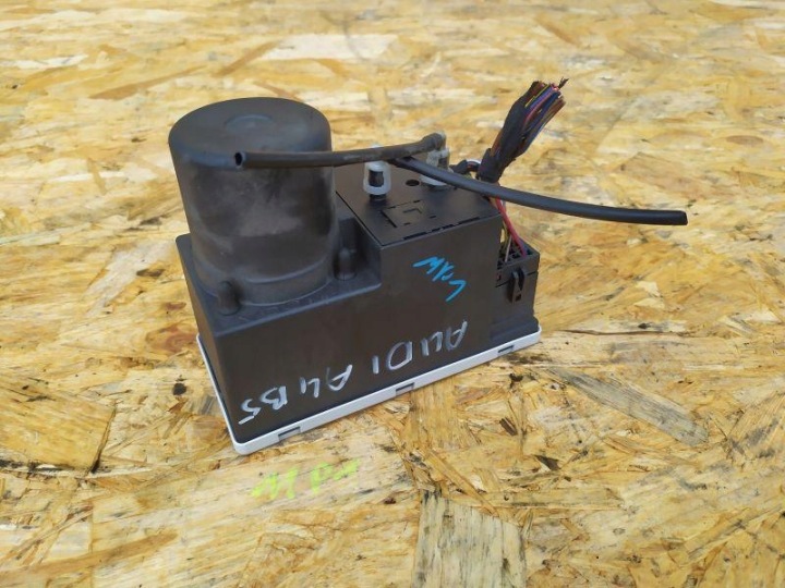 Keskuslukituksen pumppu 8L0862257E Audi A3 A4
