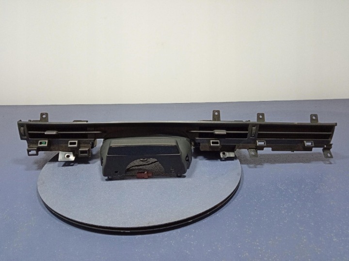FORD MUSTANG MACH-E Ilmanvaihdon säleikkö keskikonsoli vasen EU LJ8B19C696A