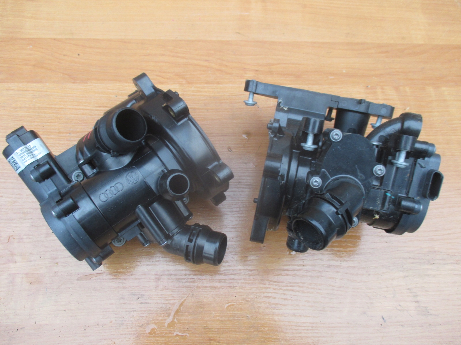 VW 1.8 2.0 TFSI Thermostatgehäuse 06L121111H 06L121111M 06L121111J H K P image 2
