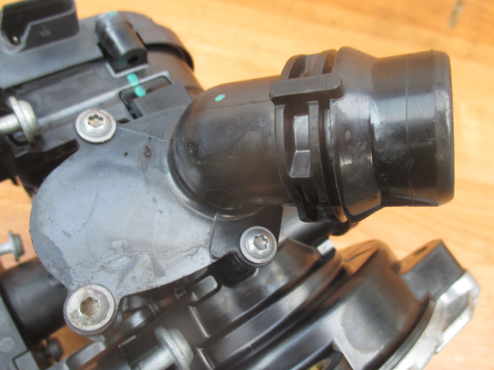 VW 1.8 2.0 TFSI Thermostatgehäuse 06L121111H 06L121111M 06L121111J H K P image 3